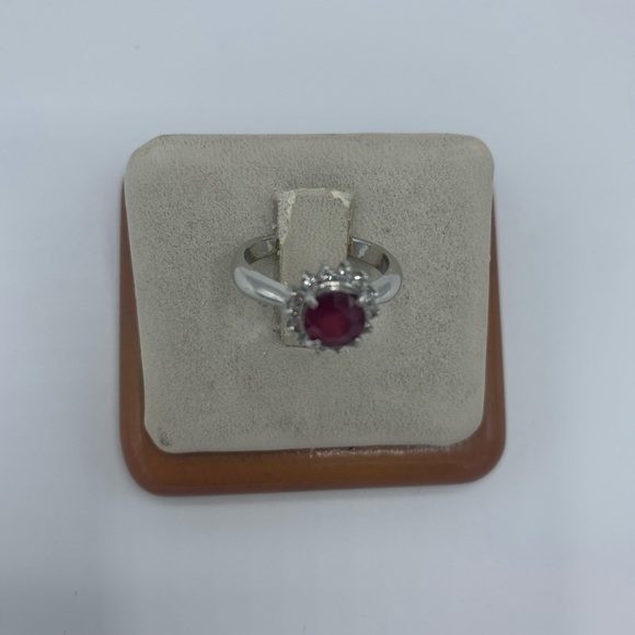 Engagement ring - Picture 2 of 6